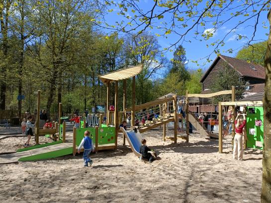 speeltuin kinderen jeugdherberg